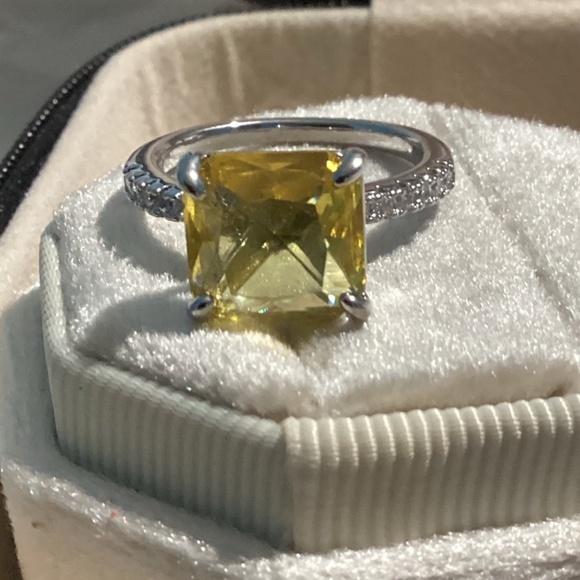 Gorgeous Canary yellow  CZ Diamond Solitaire diamond  ring - Picture 16 of 17